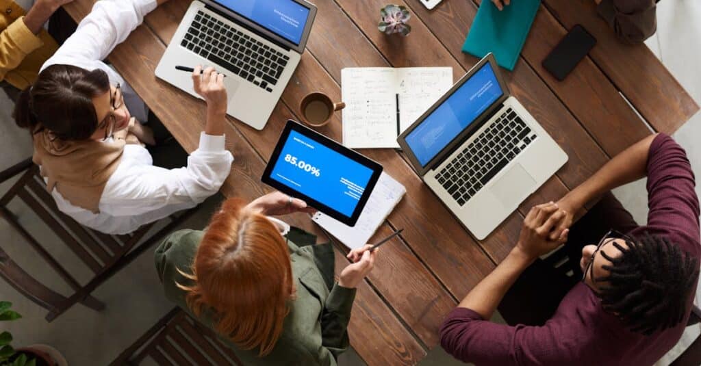 Web Development : Les Tendances Émergentes, l'Essentielle Pratique, et les Opportunités Professionnelles à Explorer 3 découvrez l'art du développement web et apprenez à créer des sites et applications performants. explorez les technologies modernes, les meilleures pratiques et les astuces pour optimiser votre présence en ligne.