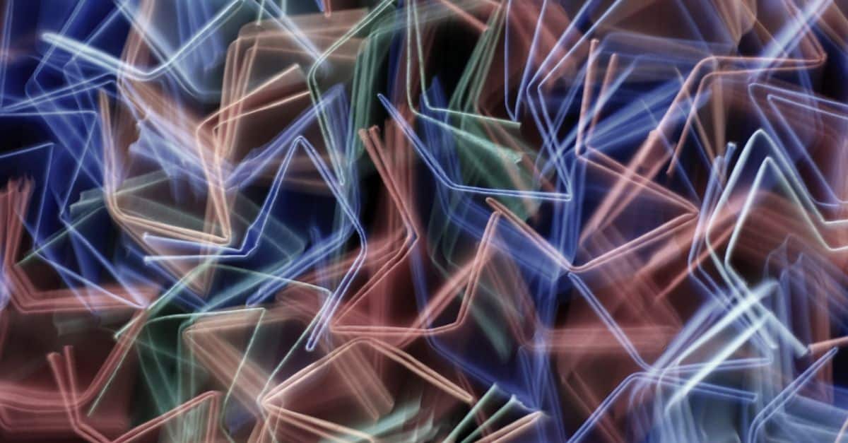 découverte de l'apprentissage antagoniste : un regard sur cette méthode innovante 9 découvrez l'apprentissage adversarial, une technique d'intelligence artificielle où des modèles s'affrontent pour améliorer leur performance et robustesse.