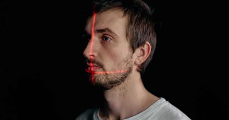 Comment l&rsquo;intelligence artificielle lutte contre les deepfakes