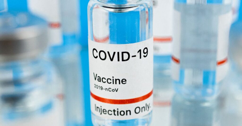 L'impact de l'intelligence artificielle sur la création et la distribution des vaccins COVID-19 1 découvrez comment l'intelligence artificielle a révolutionné le développement et la distribution des vaccins contre la covid-19, accélérant les recherches et optimisant la logistique à l'échelle mondiale.