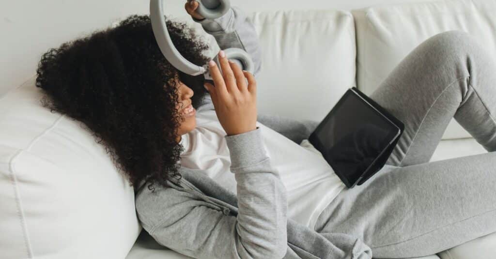 Les tendances clés de la consommation annuelle de musique enregistrée 1 découvrez les tendances annuelles de consommation musicale, analysant les comportements d'écoute, les genres populaires et l'évolution du marché de la musique chaque année.