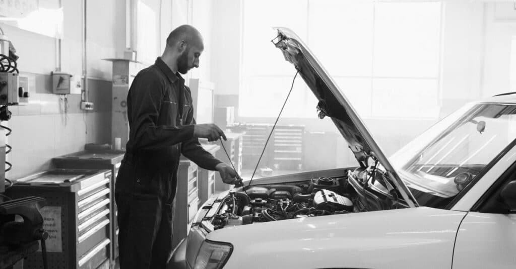 Le contrôle technique annuel pour les voitures de plus de dix ans devient obligatoire 4 inspection annuelle des véhicules : assurez la sécurité et la conformité de votre voiture grâce à un contrôle technique complet et obligatoire.