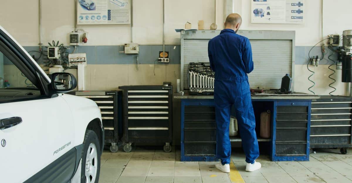 L'Europe impose un contrôle technique annuel pour les véhicules âgés de plus de 10 ans 10 inspection annuelle des véhicules : assurez la sécurité et la conformité de votre voiture avec notre contrôle technique complet et fiable.