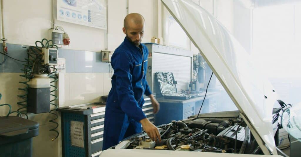 Démystification : Le contrôle technique annuel va-t-il bientôt s'imposer pour les véhicules anciens ? 6 inspection annuelle obligatoire des véhicules pour garantir leur sécurité et conformité aux normes en vigueur.