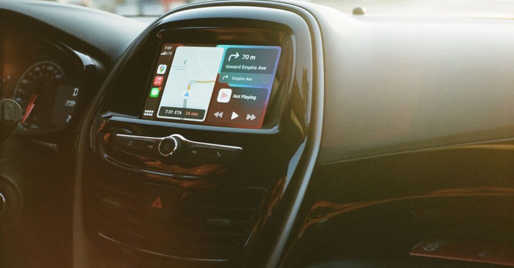 Apple CarPlay Ultra : découvrez comment cette technologie révolutionne votre expérience automobile grâce à une intégration complète avec votre iPhone 7 découvrez apple carplay ultra, la solution ultime pour intégrer parfaitement votre iphone à votre voiture et profiter d'une expérience de conduite connectée, intuitive et sécurisée.