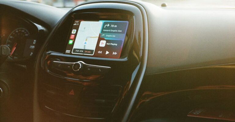 Apple CarPlay Ultra : découvrez comment cette technologie révolutionne votre expérience automobile grâce à une intégration complète avec votre iPhone