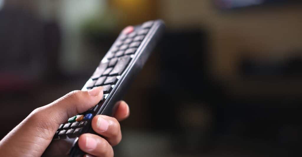 L'Arcom ordonne à Eutelsat d'arrêter la diffusion de deux chaînes russes, 'Channel 5' et 'STS 7 découvrez l'interdiction des chaînes russes par arcom et eutelsat, son impact sur la diffusion des médias en france et les conséquences pour les téléspectateurs.