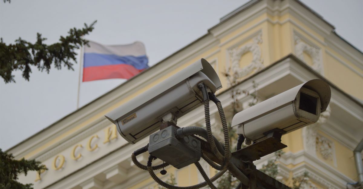 L'Arcom ordonne à Eutelsat d'arrêter la diffusion de deux chaînes russes, 'Channel 5' et 'STS 2 découvrez la décision d'arcom concernant l'interdiction des chaînes russes diffusées via eutelsat, ses implications et les mesures prises en france.