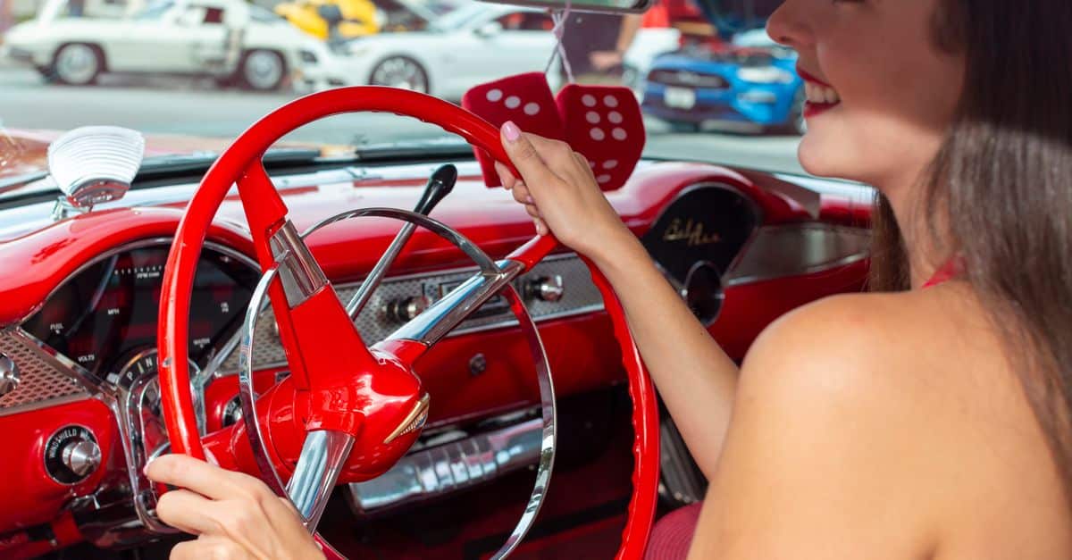 Entre innovations technologiques et charme irrésistible : découvrez les hôtesses du Salon de l'Auto de Shanghai 2 découvrez nos hôtesses professionnelles pour salons automobiles, prêtes à accueillir et informer vos visiteurs avec charme et efficacité.