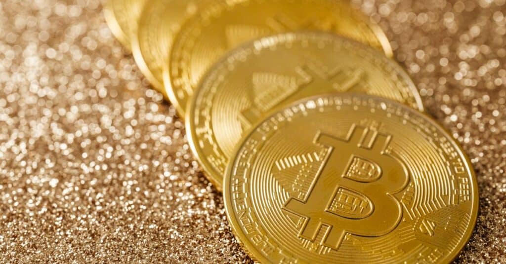 Robert Kiyosaki prévoit une baisse du bitcoin et privilégie l'argent comme valeur refuge 3 découvrez tout ce qu'il faut savoir sur le bitcoin, la monnaie numérique décentralisée qui révolutionne les transactions financières mondiales.