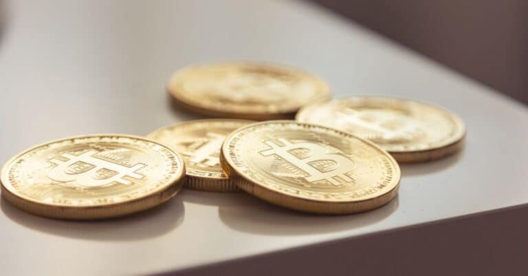 Le Bitcoin franchit les 80 000 $ : un élan stimulant pour les actions des cryptomonnaies