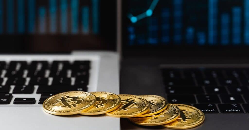Finance : le bitcoin, véritable stratagème ou simple coup médiatique ? 10 découvrez tout sur le bitcoin : son fonctionnement, son impact sur l'économie, et comment investir en toute sécurité dans la première cryptomonnaie mondiale.
