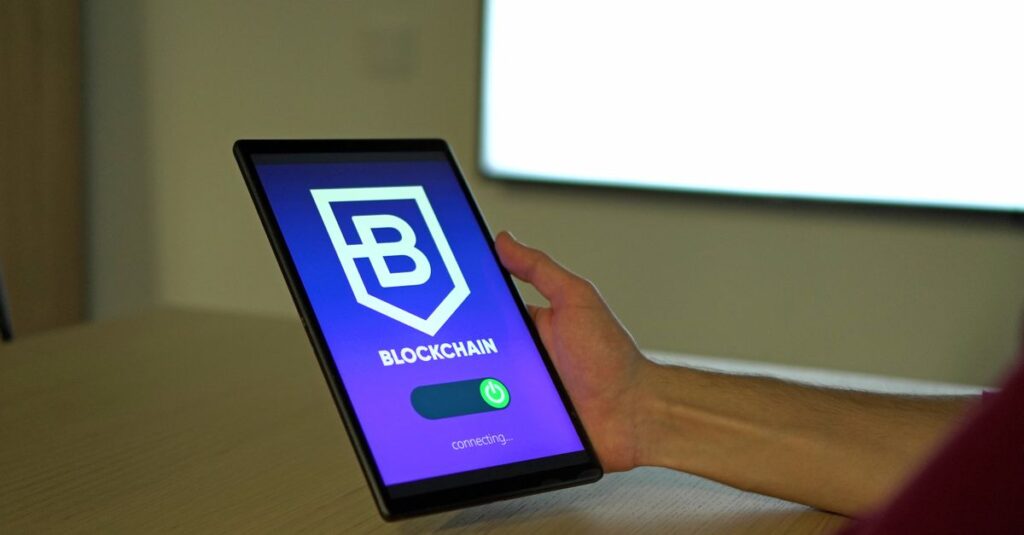 Comprendre la blockchain : un guide pour les débutants 10 découvrez tout sur la blockchain : technologie décentralisée, sécurité des transactions, cryptomonnaies et applications innovantes pour transformer le numérique.