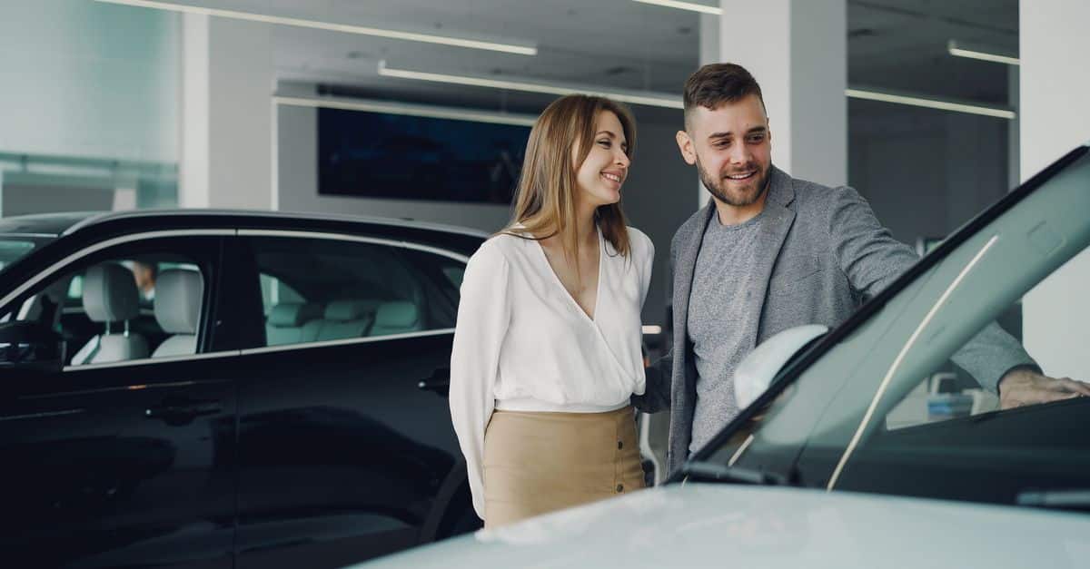 L'augmentation vertigineuse des prix des voitures : une stratégie des constructeurs révélée 9 découvrez pourquoi le prix des voitures augmente et les facteurs influençant cette hausse sur le marché automobile.