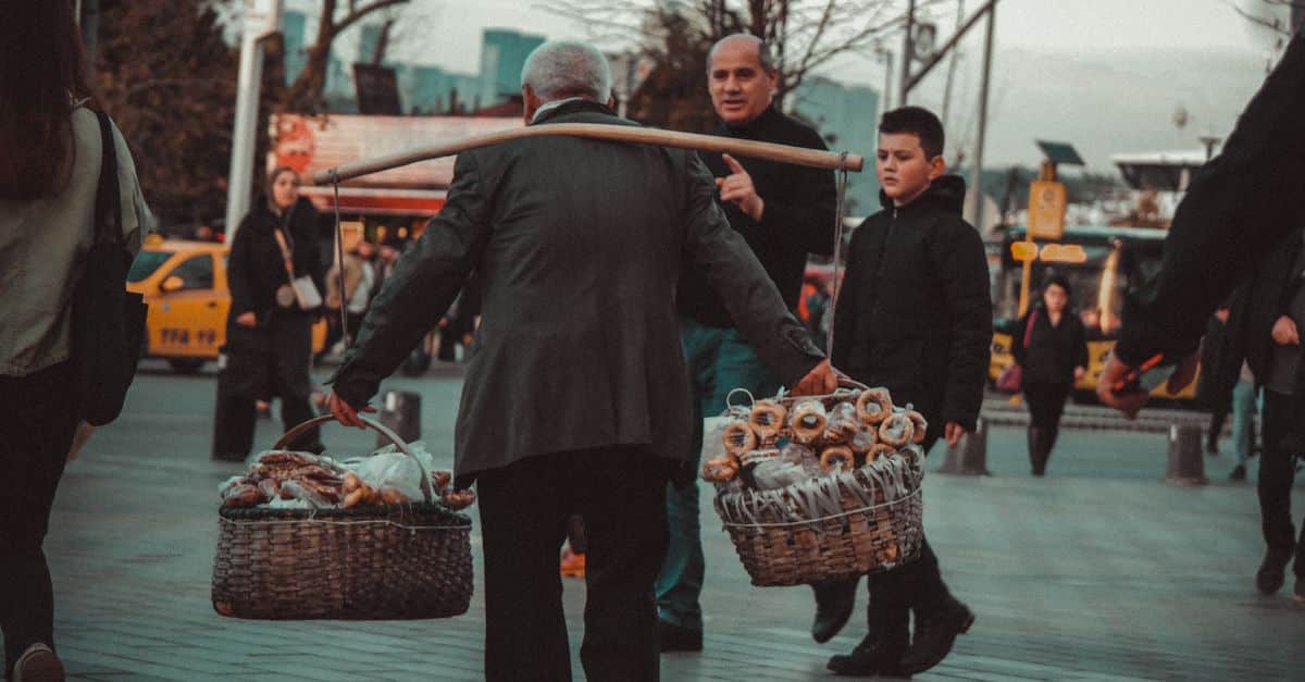 Exploiter le Carry Trade avec le Yen : Une Stratégie Innovante pour Investir dans les Cryptomonnaies 9 découvrez le carry trade, une stratégie financière consistant à emprunter des devises à faible taux d'intérêt pour investir dans des actifs offrant des rendements plus élevés, maximisant ainsi vos gains potentiels sur le marché des changes.