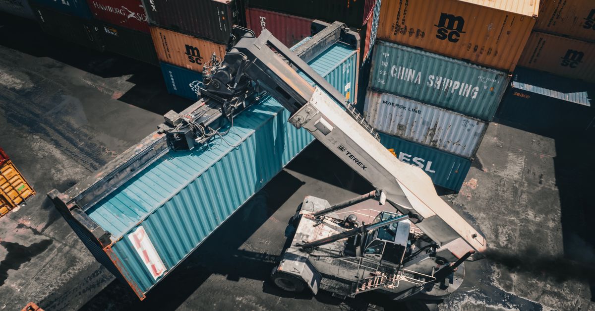 la chine met fin à l'exportation de drones et de matériels militaires 9 découvrez les implications de l'interdiction des exportations d'armes de la chine, son impact sur la sécurité mondiale et les relations internationales.