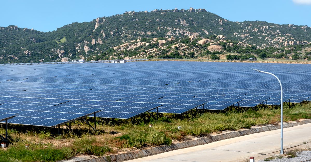 Du matériel clandestin découvert dans des onduleurs solaires chinois aux États-Unis 9 analyse des matériaux clandestins dans les onduleurs solaires chinois vendus aux états-unis et leurs implications sur la sécurité et le commerce.