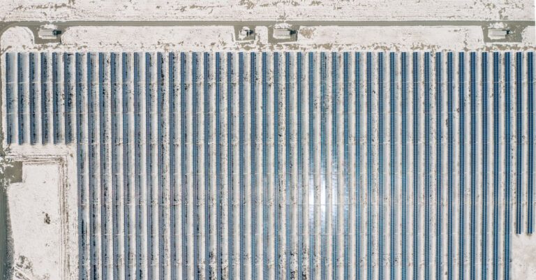 Du matériel clandestin découvert dans des onduleurs solaires chinois aux États-Unis