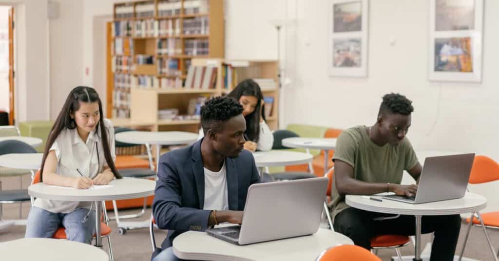 Cloud Computing : dernières actualités, guides pratiques et conseils d'achat - ZDNet 5 découvrez le cloud computing : technologie de stockage et de traitement des données sécurisée et évolutive, accessible partout et à tout moment.