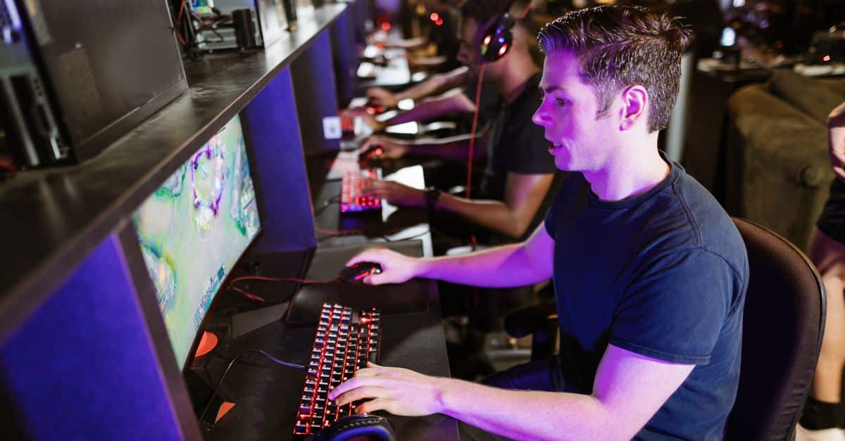 Deux hackers rivaux s'affrontent pour la conquête du Cloud professionnel 10 participez à la compétition de cloud computing et mettez à l'épreuve vos compétences en technologies cloud, défis innovants et solutions performantes.
