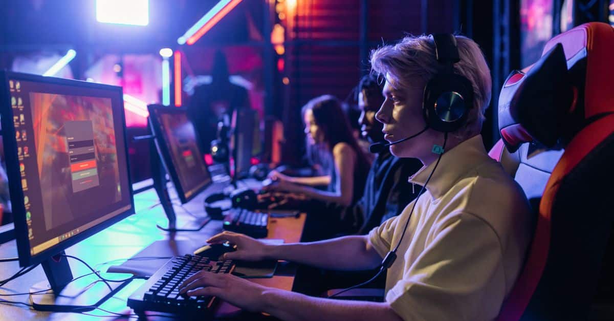 Deux hackers rivaux s'affrontent pour la conquête du Cloud professionnel 11 participez à notre compétition de cloud computing et mettez vos compétences à l'épreuve dans un défi technologique passionnant. inscrivez-vous dès maintenant pour gagner des prix et valoriser votre expertise en cloud.
