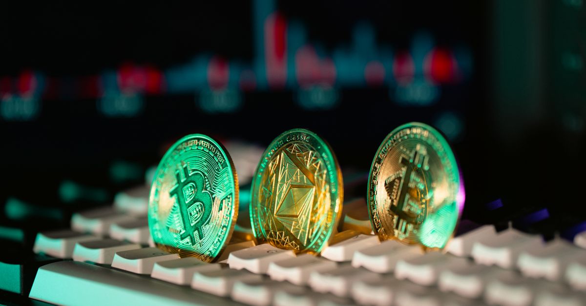 La Banque d'Italie alerte sur les risques que les bitcoins et autres cryptomonnaies font peser sur la stabilité financière à l'échelle mondiale. 9 découvrez les principaux risques liés aux cryptomonnaies, y compris la volatilité, la sécurité et la réglementation, pour mieux protéger vos investissements.