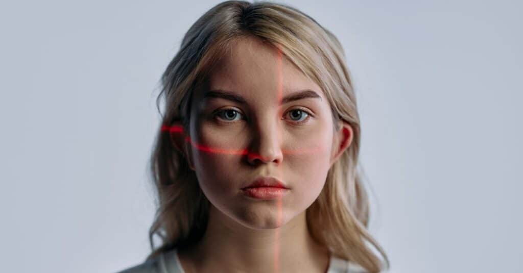 L'affrontement des intelligences artificielles : traquer les deepfakes 8 découvrez comment identifier et se protéger contre les deepfakes grâce à des techniques avancées de détection et d'analyse d'images et vidéos manipulées.