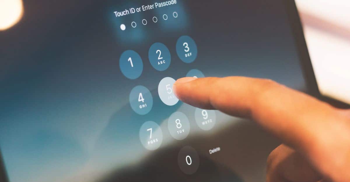Assurez la sécurité de votre ordinateur portable, smartphone et tablette achetés pour la rentrée : nos conseils indispensables 3 protégez vos appareils contre les cybermenaces avec des solutions de sécurité avancées garantissant la confidentialité et l'intégrité de vos données.