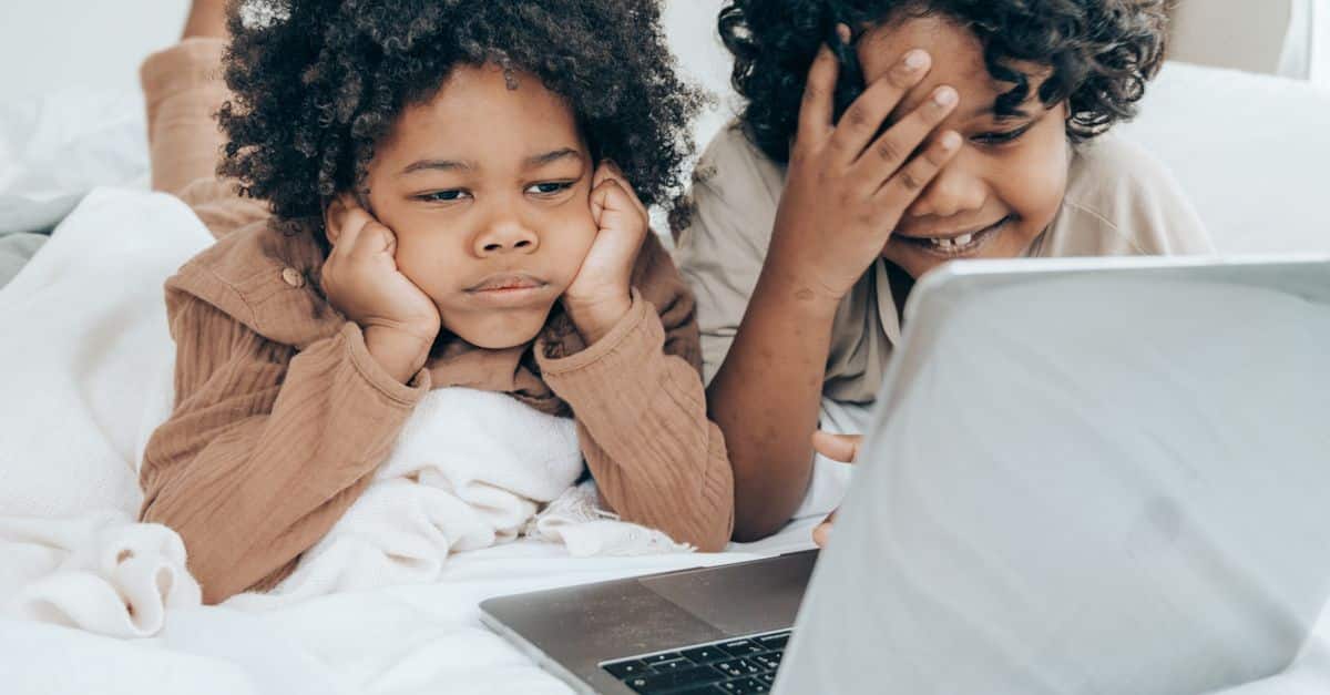 Rentrée scolaire : Protégez les écrans de vos enfants contre les pièges et arnaques numériques 8 conseils essentiels pour assurer la sécurité numérique des enfants et les protéger des risques en ligne.