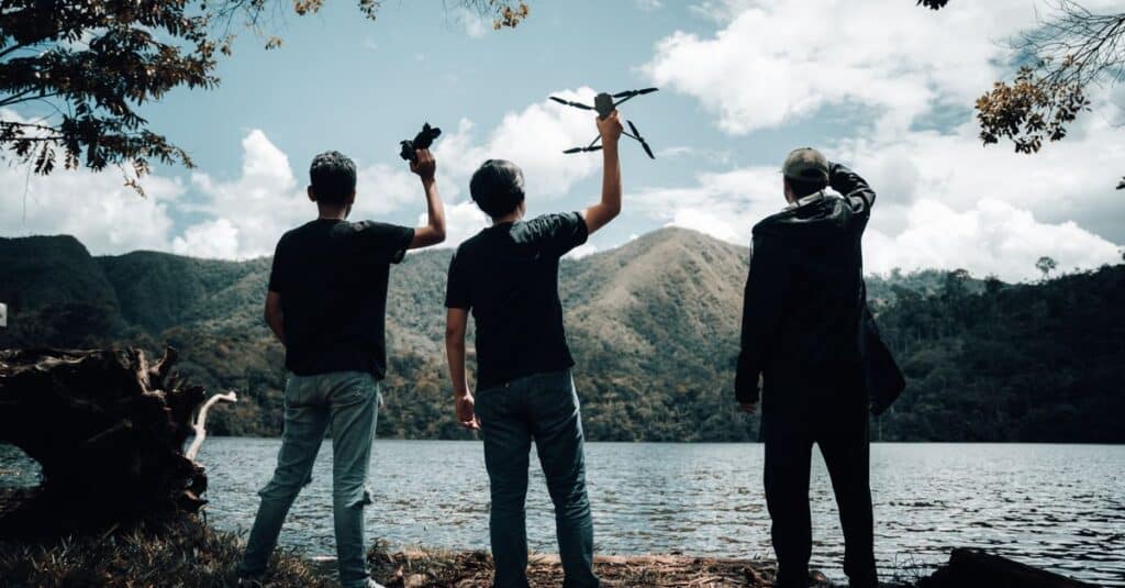 Les drones : technologie et applications dans notre quotidien 2 découvrez notre sélection de drones innovants pour tous niveaux : loisirs, photographie aérienne et professionnels. profitez de la technologie de pointe pour des vols précis et impressionnants.