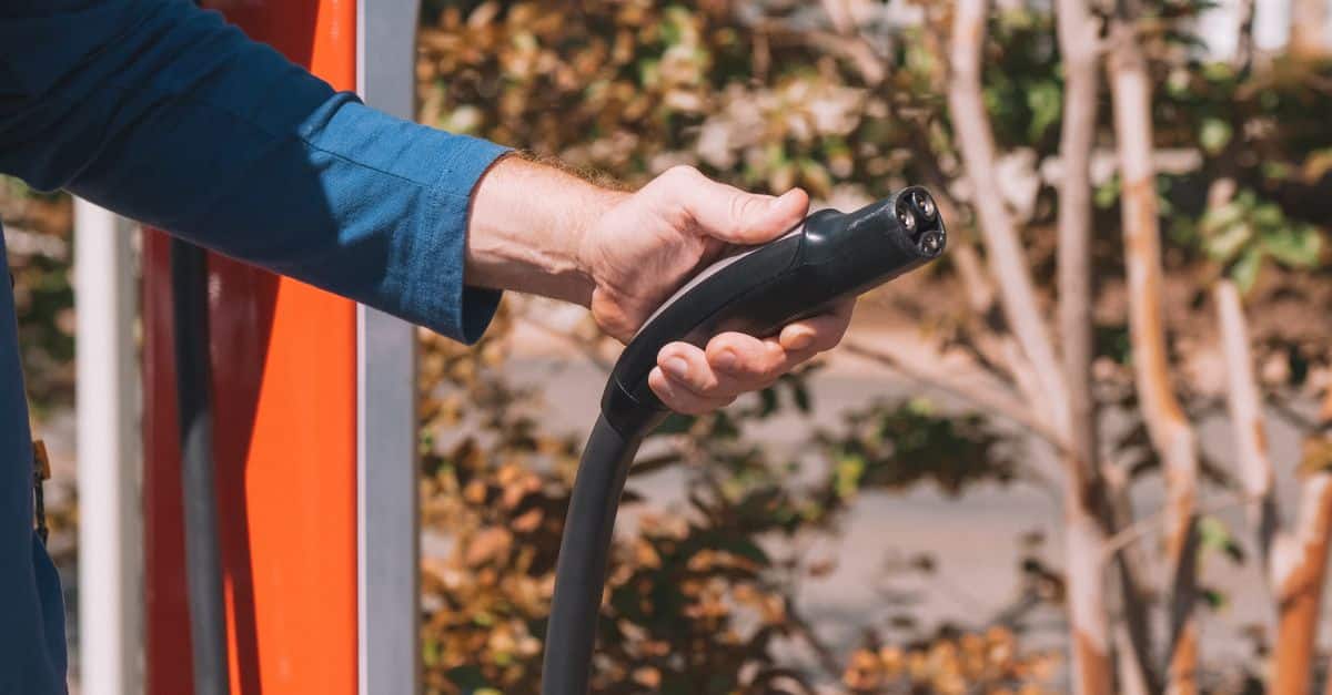Révolution dans la recharge des voitures électriques : adieu aux tracas ! 10 découvrez la révolution de la recharge des véhicules électriques : innovations, infrastructures et impact sur la mobilité durable.