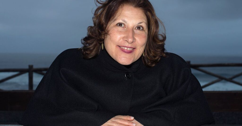 Ellen Salvi : Portrait et analyse sur Le Club de Mediapart 1 découvrez le profil d'ellen salvi, ses réalisations et son expertise professionnelle.