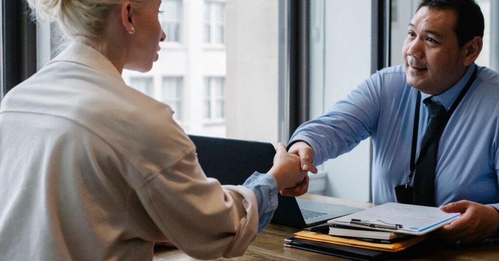 Fini l'époque de l'apprentissage du codage : désormais, ce sont les employeurs qui prennent les rênes... 6 découvrez nos solutions et conseils pour les employeurs afin d'optimiser la gestion de vos équipes et améliorer la productivité au sein de votre entreprise.