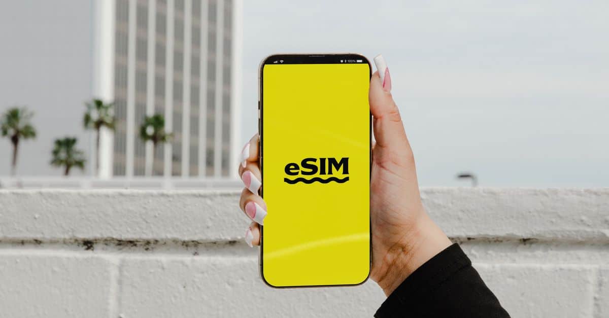 Voyage en France : Activez votre eSIM avant l'atterrissage pour profiter d'une connexion sans frais d'itinérance 1 activez facilement votre esim pour profiter d'une connexion mobile rapide et sans carte sim physique. suivez notre guide simple d'activation esim.