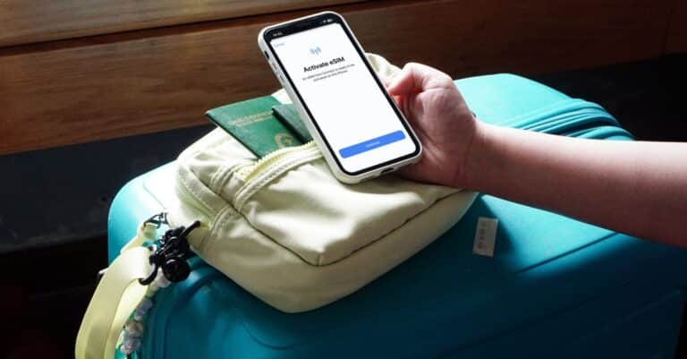 Voyage en France : Activez votre eSIM avant l&rsquo;atterrissage pour profiter d&rsquo;une connexion sans frais d&rsquo;itinérance