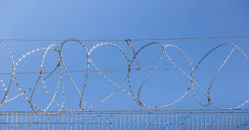 Exclusif : la France cherche à restreindre le financement européen des acquisitions d'armes par l'Ukraine hors de l'Union européenne 9 découvrez les restrictions relatives au financement de la défense en europe, leurs impacts sur les budgets et la collaboration entre états membres pour renforcer la sécurité commune.