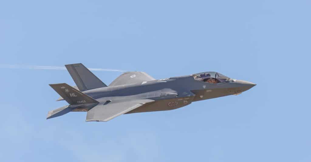 Importance de l'Europe dans la chaîne d'approvisionnement du F-35 et des infrastructures militaires américaines 10 découvrez le rôle stratégique de l'europe dans la chaîne d'approvisionnement du f-35 et son importance au sein de l'infrastructure militaire américaine.