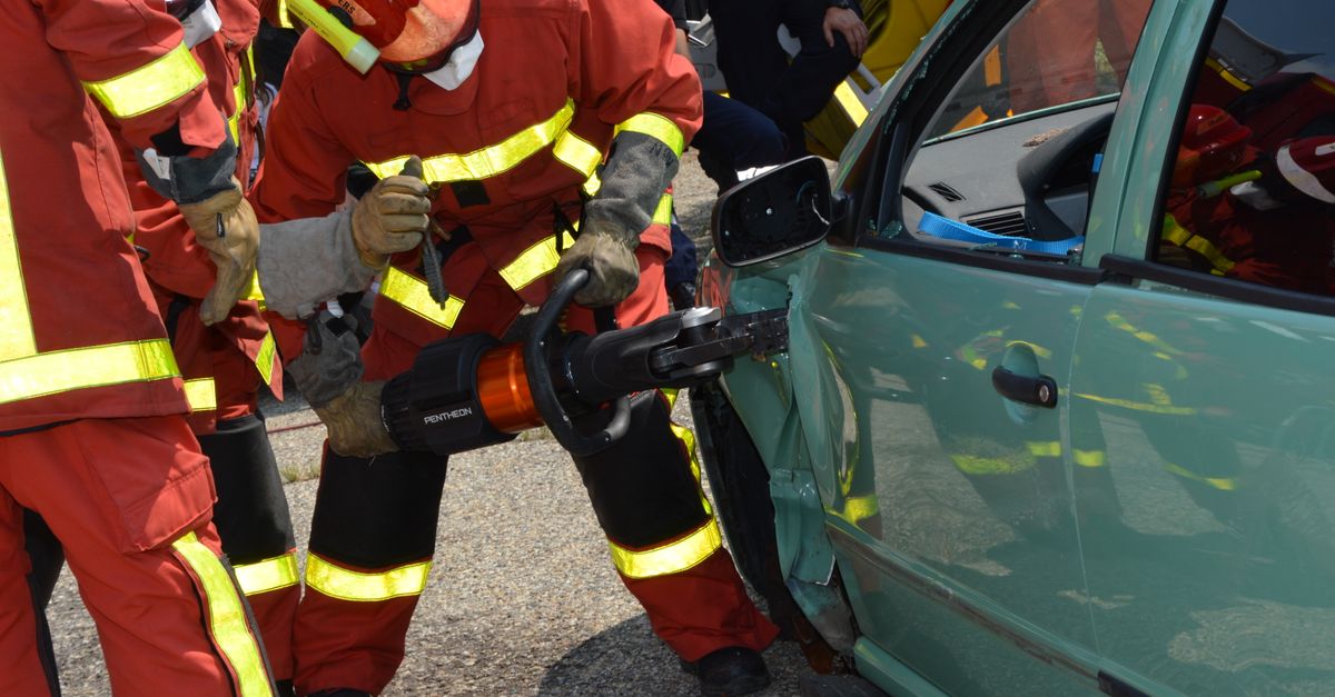 Vision 4rescue : la Renault 4 E-Tech devient une héroïque voiture de pompiers 7 découvrez notre voiture de pompier prête à intervenir rapidement en cas d'urgence. robustesse, efficacité et sécurité au service des sauveteurs.