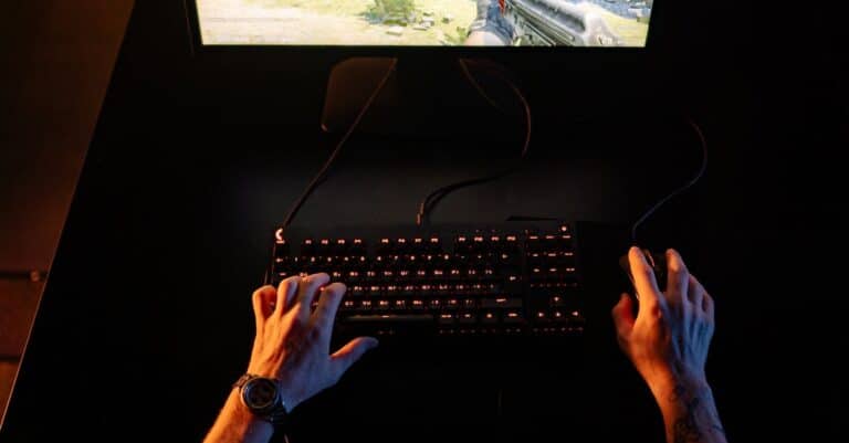 À 58 ans, il réalise son rêve : monter sa toute première configuration PC gaming, prouvant qu&rsquo;il n&rsquo;est jamais trop tard pour se lancer