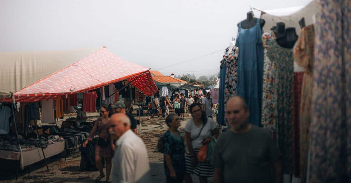 Vaux célèbre la rentrée avec la 17e édition festive de sa brocante et vide-grenier 1 découvrez notre marché aux puces animé avec une grande variété d'articles uniques, vintage et d'occasion à petits prix. parfait pour les chasseurs de bonnes affaires et les amateurs de trésors rares.