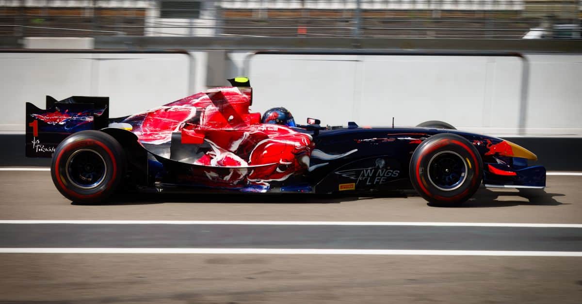 L'histoire fascinante des voitures de Formule 1 : une évolution pleine de innovations 1 découvrez les voitures de formule 1, symboles de vitesse et de technologie de pointe, utilisées dans les courses les plus prestigieuses au monde.