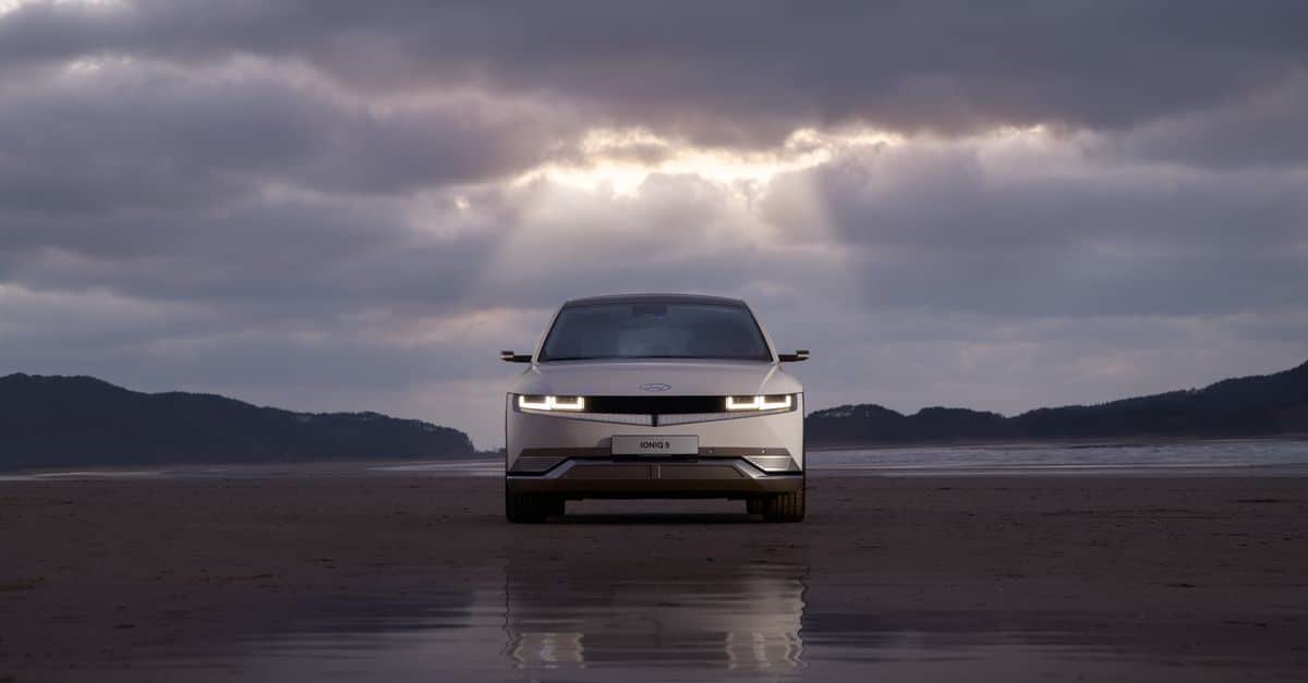 Le Hyundai Inster se démarque comme l'une des meilleures voitures électriques à moins de 25 000 euros, selon Survoltés. 10 découvrez la hyundai ioniq 5, un suv électrique innovant alliant design futuriste, performance optimale et technologies avancées pour une conduite écologique et connectée.