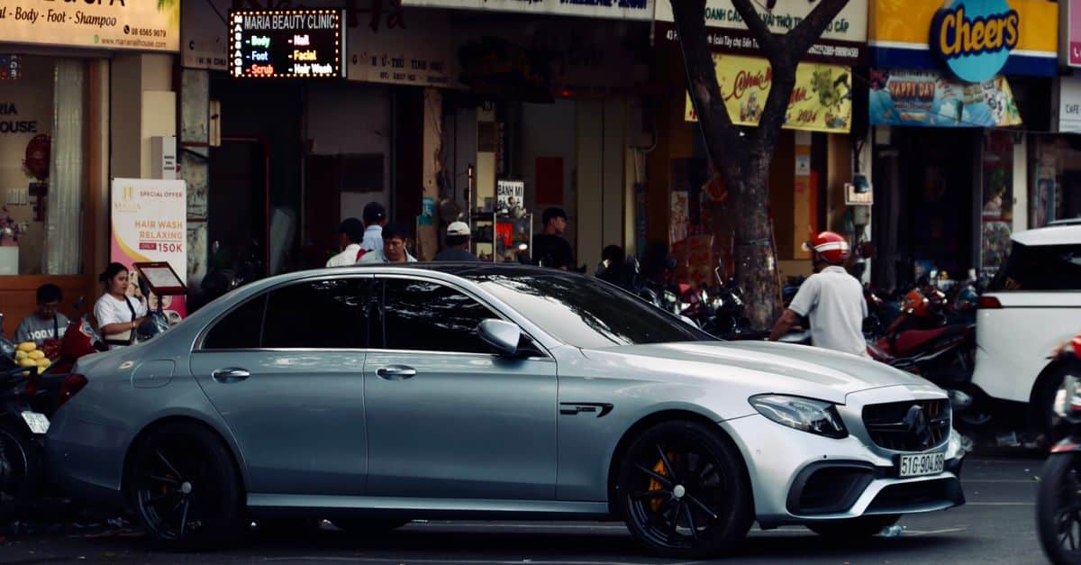 Le roi Charles III acquiert un bolide de luxe à plus de 100 000 euros 1 découvrez notre sélection exclusive de voitures de luxe alliant performance, confort et design raffiné pour une expérience de conduite incomparable.