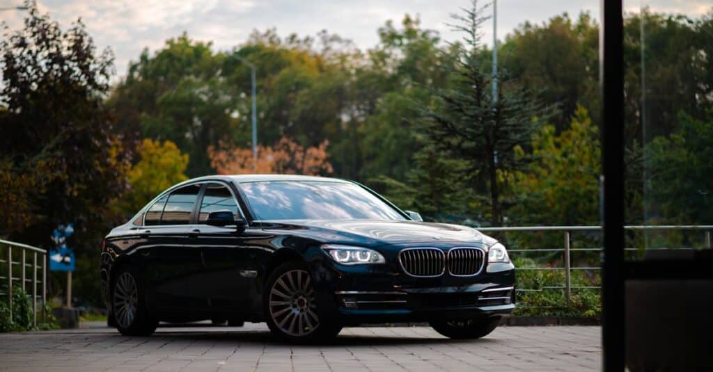 Le roi Charles III acquiert un bolide de luxe à plus de 100 000 euros 8 découvrez nos voitures de luxe alliant performance exceptionnelle, design élégant et confort ultime pour une expérience de conduite inégalée.