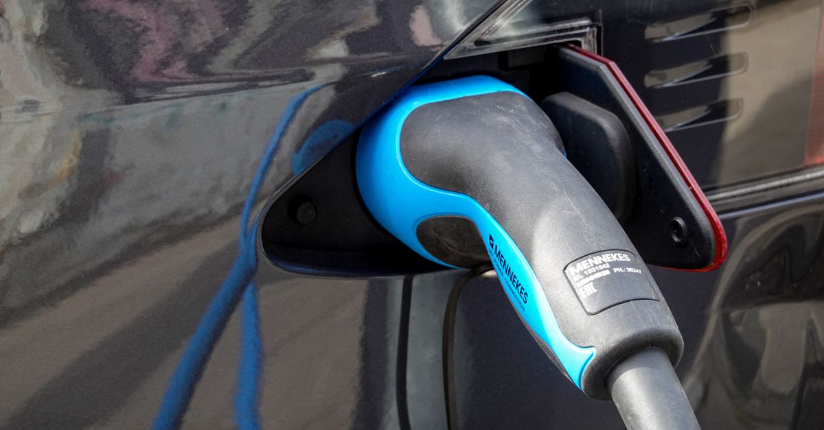 Le président Macron se dote d'une nouvelle voiture électrique 9 découvrez la voiture électrique signée macron, alliant innovation, performance et respect de l'environnement pour une mobilité durable.