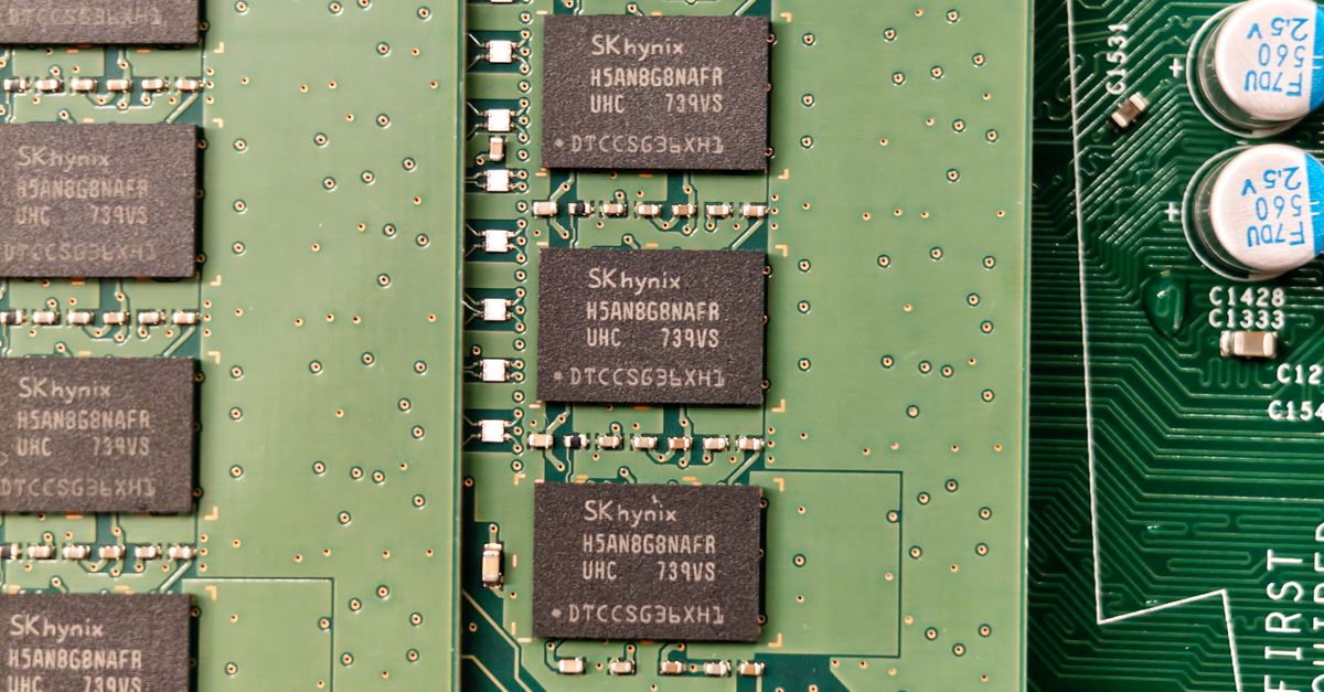 Apple explore l'intégration des puces mémoire CXMT chinoises dans ses iPhones et MacBooks, révèle le WSJ 9 découvrez notre sélection de puces mémoire haute performance adaptées à tous vos besoins en stockage et rapidité. optimisez vos appareils avec des composants fiables et durables.