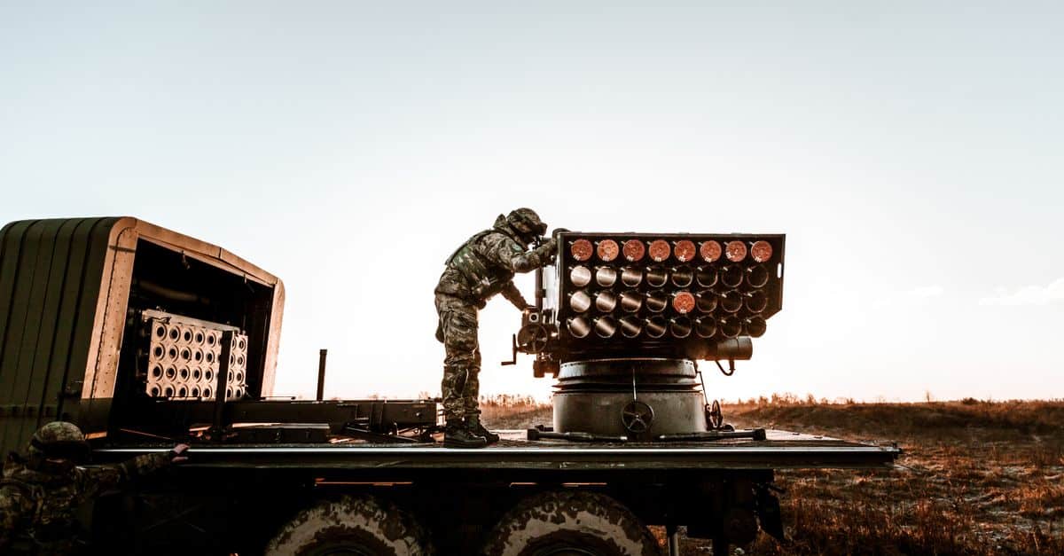 Un cargo fait escale en France pour charger des équipements militaires destinés à Israël, selon le média Discose. 11 découvrez une large gamme d'équipements militaires de haute qualité, conçus pour répondre aux besoins des forces armées et professionnels de la défense.