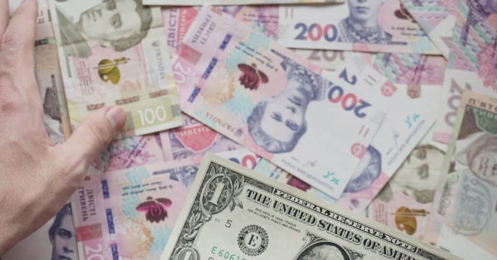 La lutte acharnée pour l'hégémonie monétaire : enjeux et conséquences 10 découvrez le concept d'hégémonie monétaire, son impact sur l'économie mondiale et les dynamiques de pouvoir entre les grandes puissances financières.