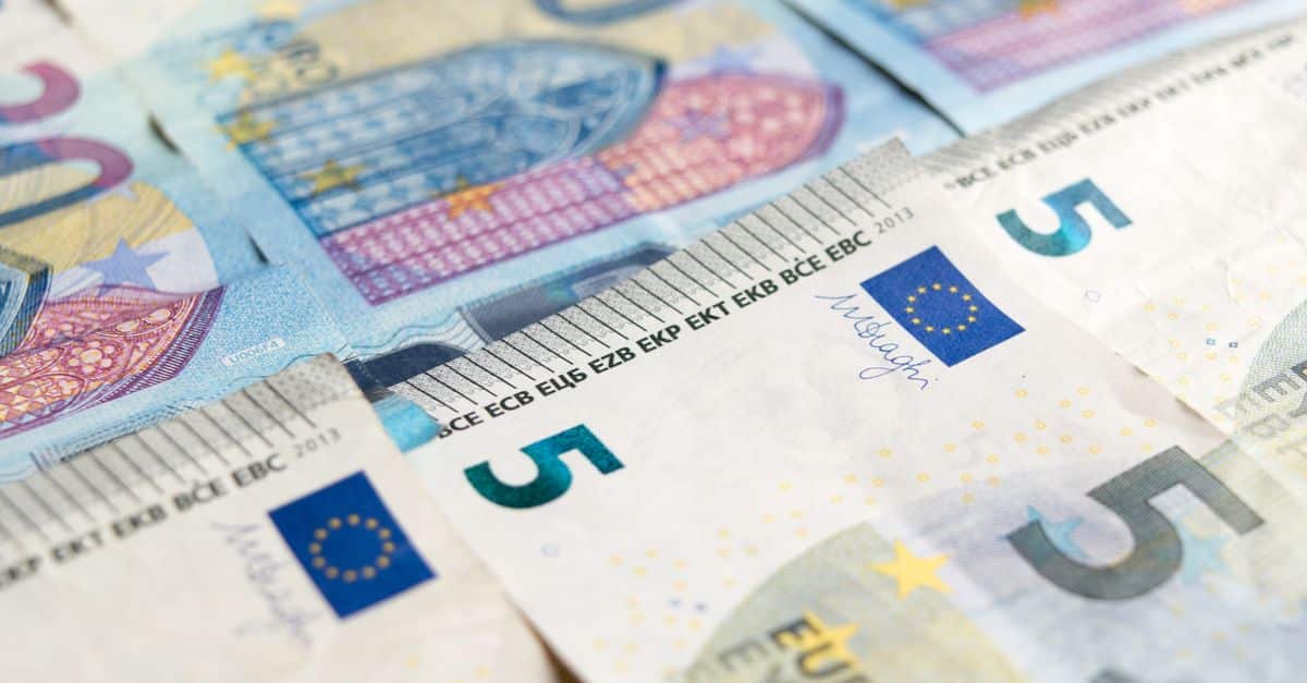 La lutte acharnée pour l'hégémonie monétaire : enjeux et conséquences 2 découvrez le concept d'hégémonie monétaire, ses enjeux économiques et son impact sur les relations internationales et la stabilité financière mondiale.