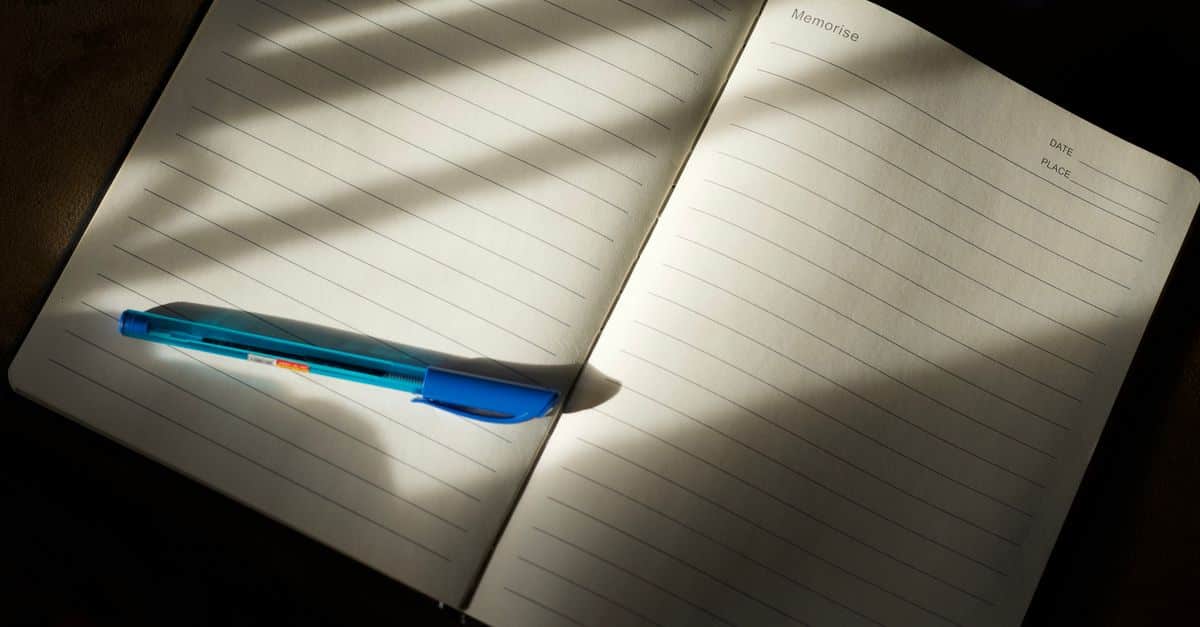 Google dévoile sa nouvelle application mobile NotebookLM disponible sur iOS et Android 2 notebooklm est un outil innovant de gestion de notes qui utilise l'intelligence artificielle pour organiser, rechercher et optimiser vos informations personnelles de manière efficace et intuitive.
